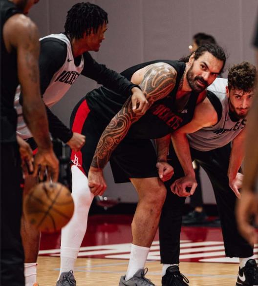 场均21+12+5！申京改打新位置？火箭队斯通摊牌，双塔战术获支持